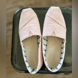 Tom’s Canvas Alpargartas flats. Great condition. Size 7.5